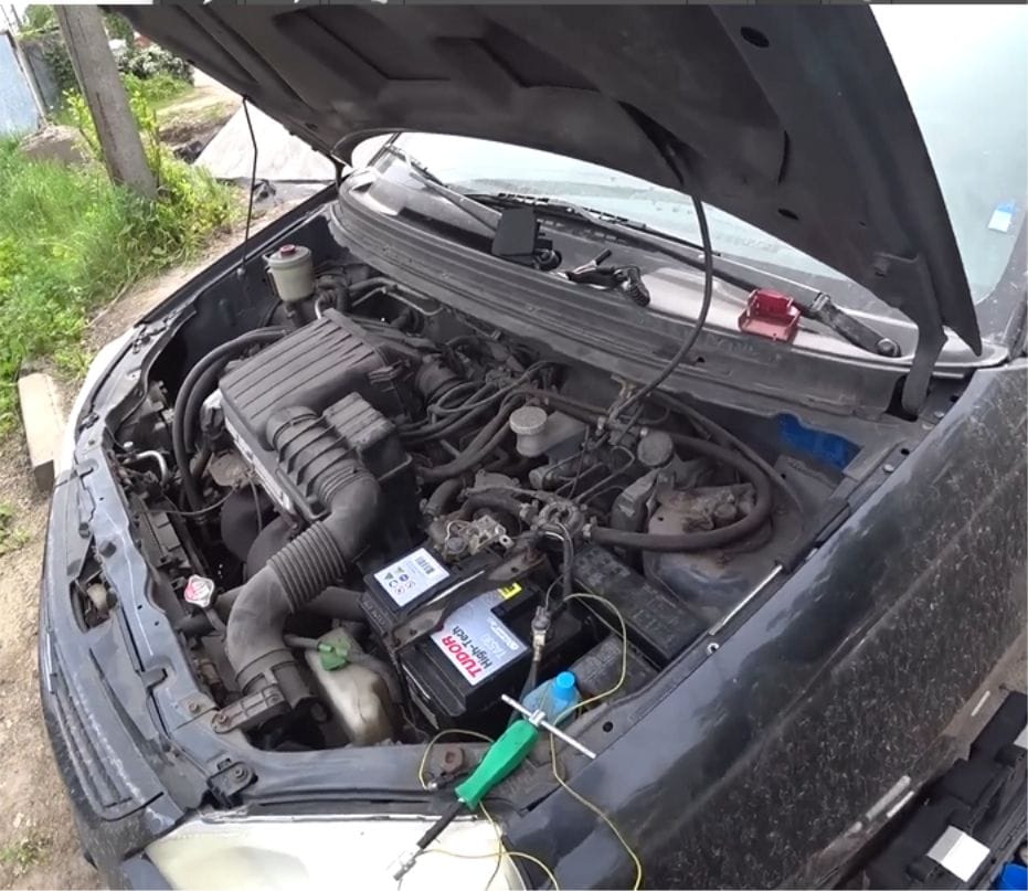 Пуск двигателя бустером